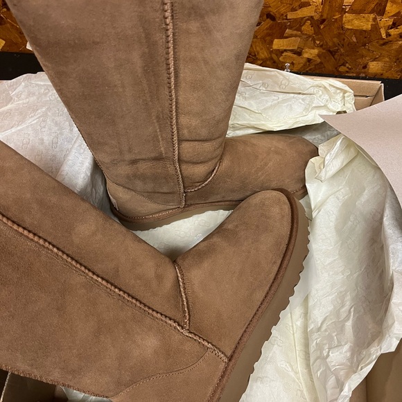 Ugg W classic tall ii boot, size nine. Brand new in the box, never worn - Picture 3 of 6